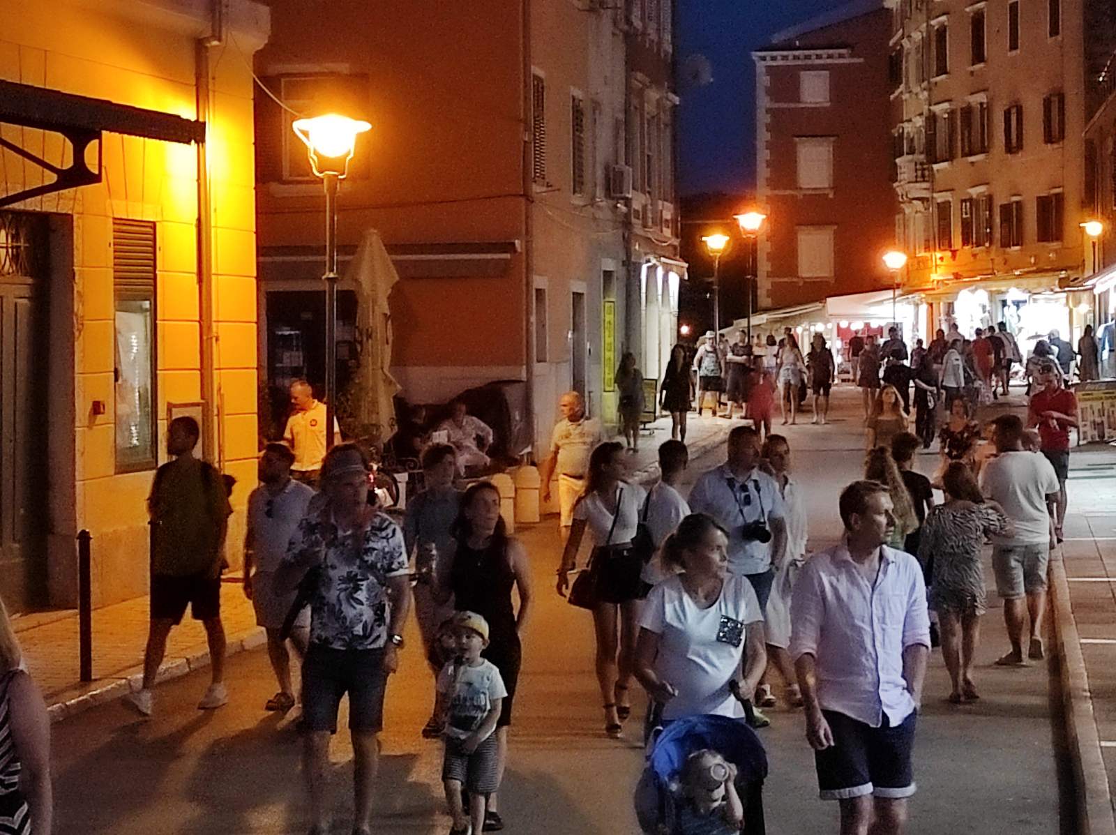 BOLJE OD OČEKIVANOG U Rovinju trenutno samo 13 posto manje turista nego rekordne 2019. godine